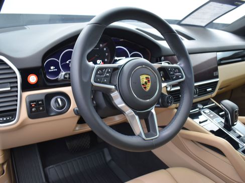 Used 2021 Porsche Cayenne Coupe image 12