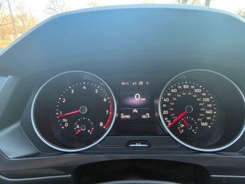 Used 2021 Volkswagen Tiguan SE w/ Panoramic Sunroof Package image 11