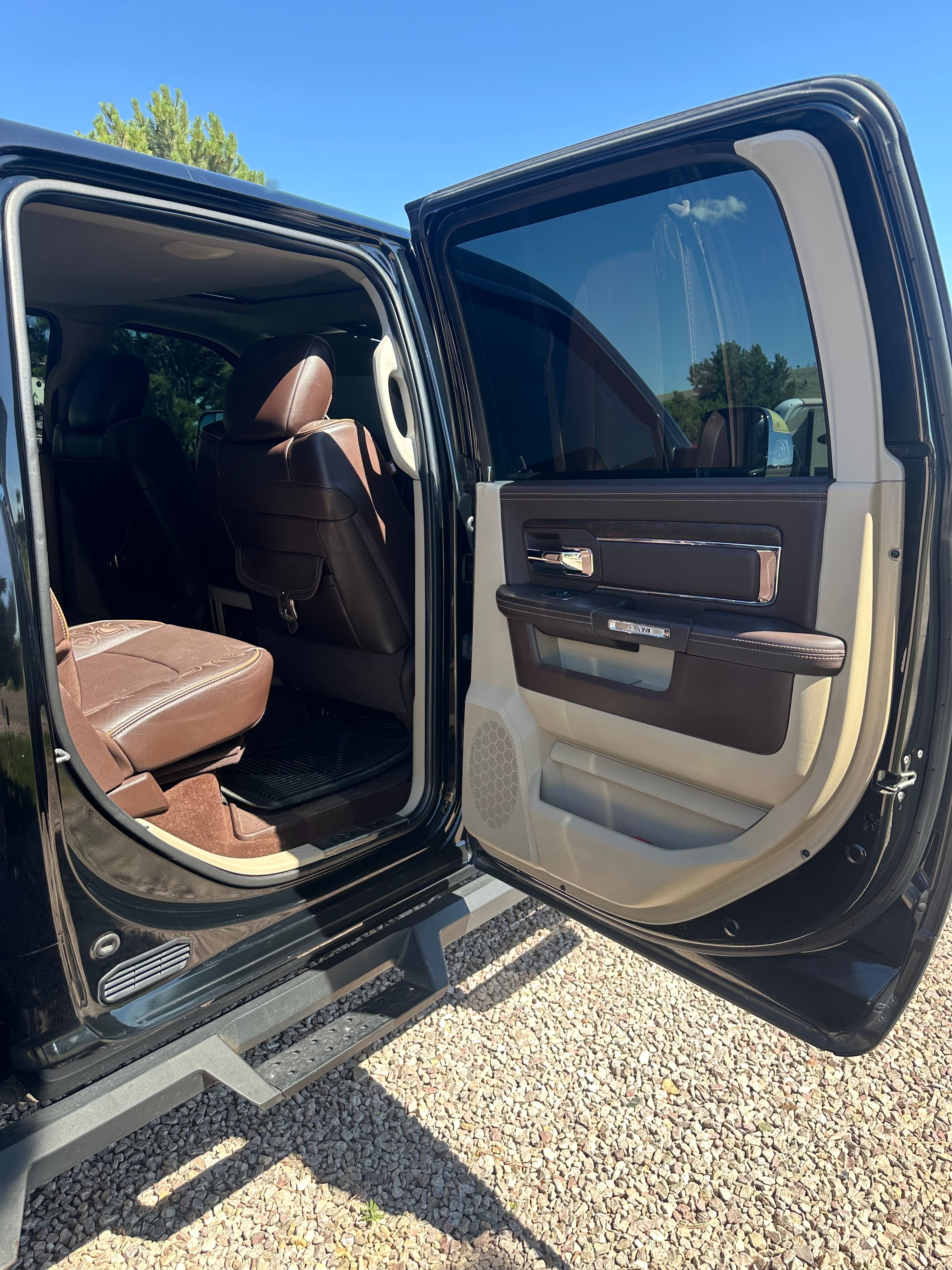 Used 2014 RAM 2500 Longhorn w/ Convenience Group AWD/4WD image 10