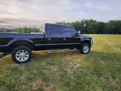 Used 2009 Ford F350 Lariat image 2