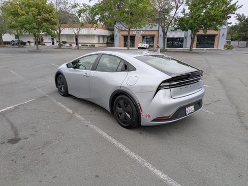 Used 2024 Toyota Prius Prime image 4