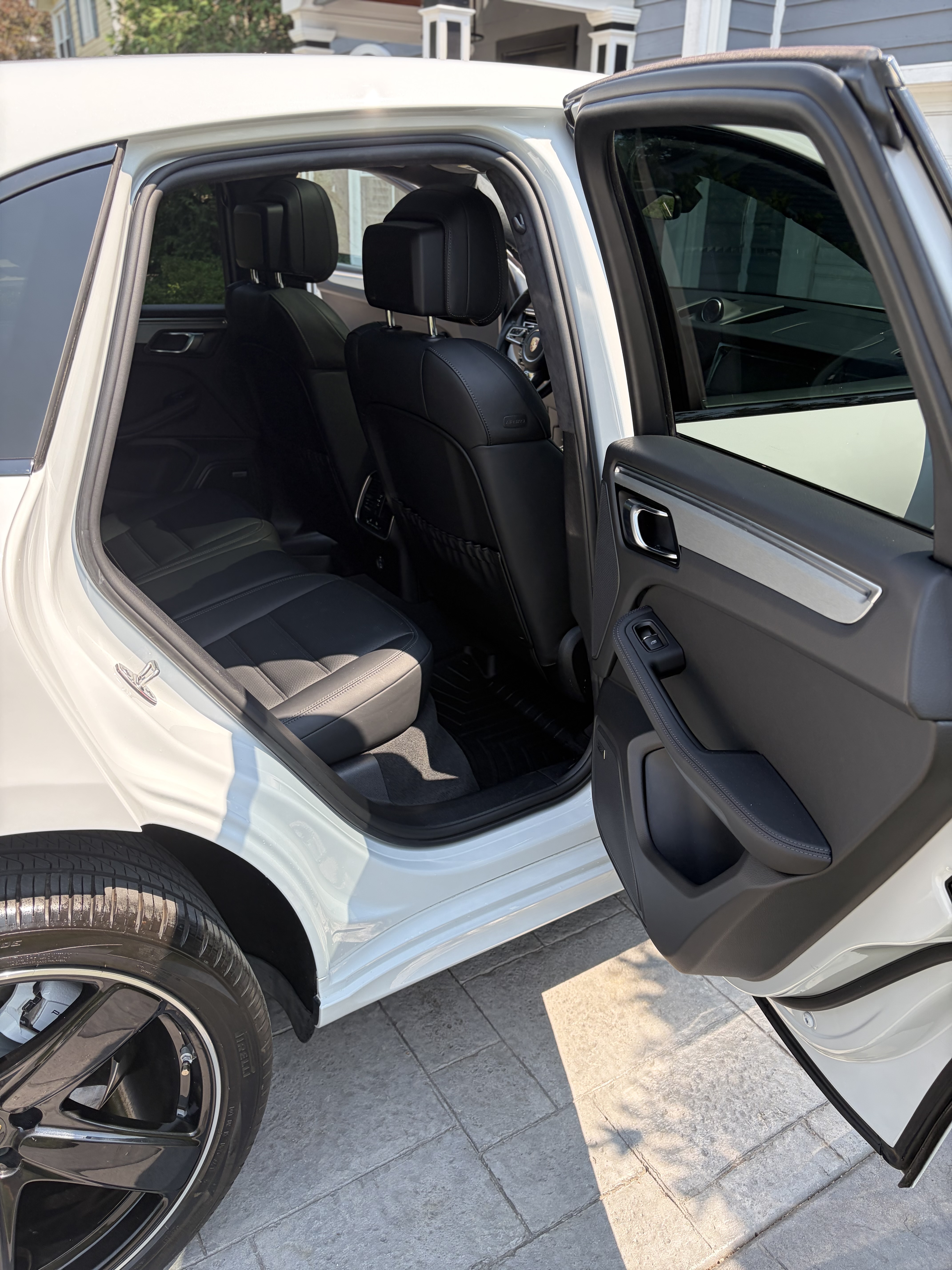 Used 2021 Porsche Macan Turbo AWD/4WD image 18