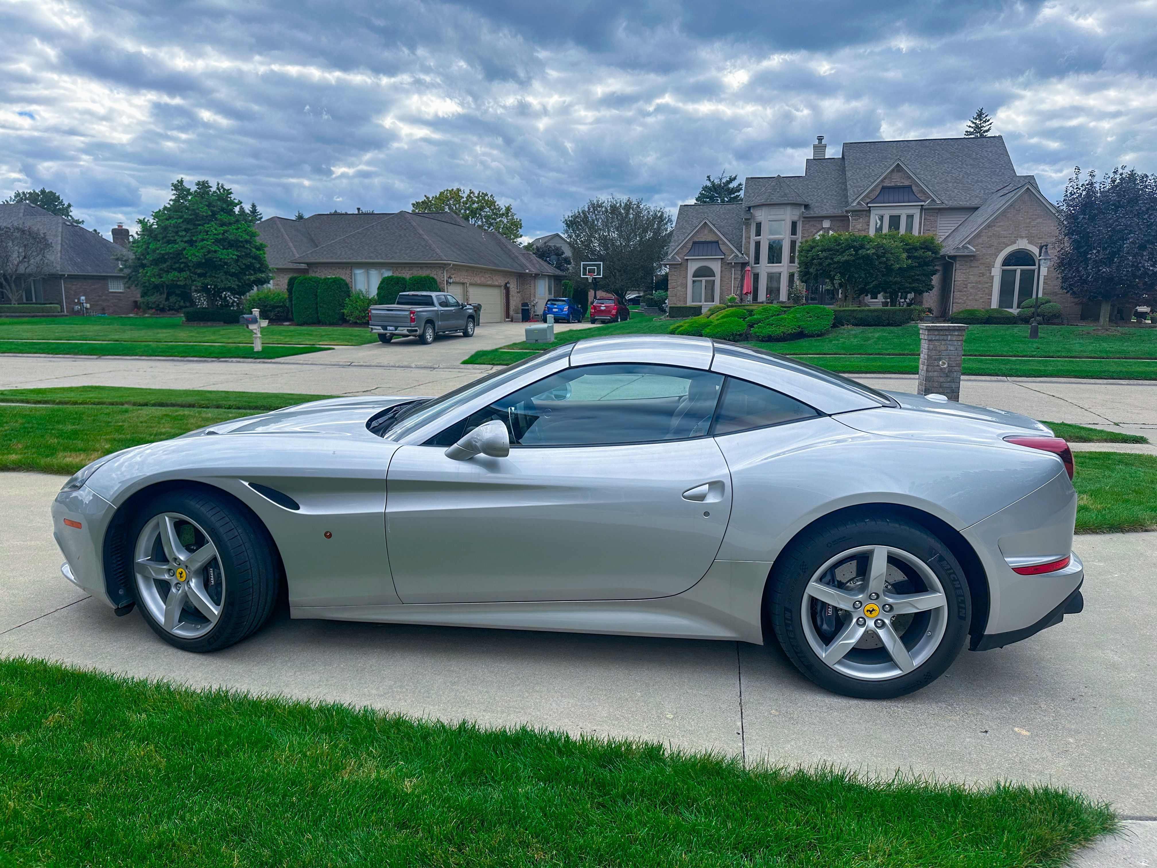 Used 2015 Ferrari California T RWD image 8