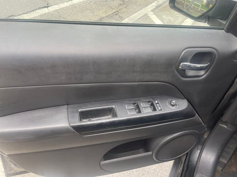 Used 2014 Jeep Patriot Sport w/ Power Value Group image 2