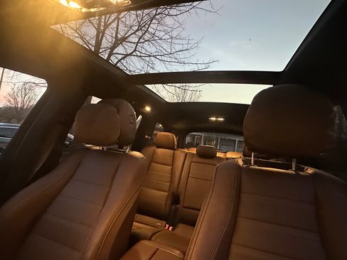 Used 2025 Mercedes-Benz GLS 450 4MATIC image 28