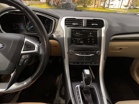 Used 2014 Ford Fusion SE w/ Equipment Group 202A image 15