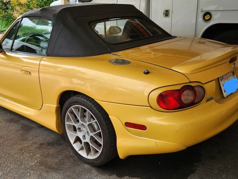 Used 2002 MAZDA MX-5 Miata LS image 4