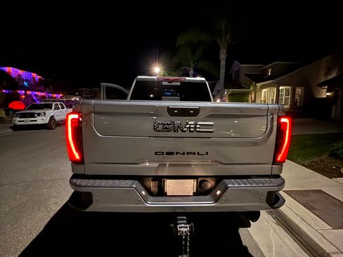 Used 2024 GMC Sierra 2500 Denali w/ Denali Reserve Package image 16