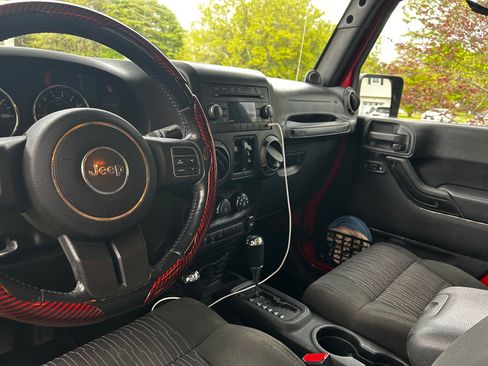Used 2011 Jeep Wrangler Unlimited Sport AWD/4WD image 8