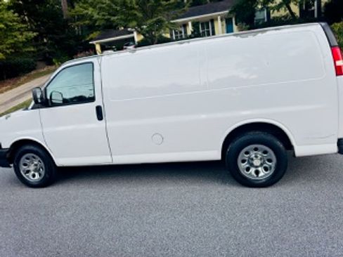 Used 2011 GMC Savana 1500 RWD image 6