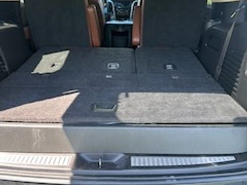 Used 2016 Cadillac Escalade Luxury AWD/4WD image 13