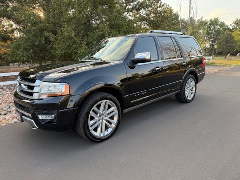 Used 2017 Ford Expedition Platinum AWD/4WD image 2