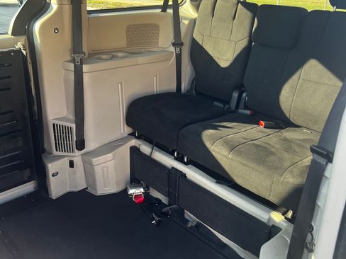 Used 2011 Dodge Grand Caravan Mainstreet w/ PWR Convenience Group image 18