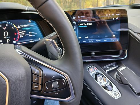 Used 2024 Chevrolet Corvette Stingray Preferred Conv w/ Stealth Interior Trim Package image 11