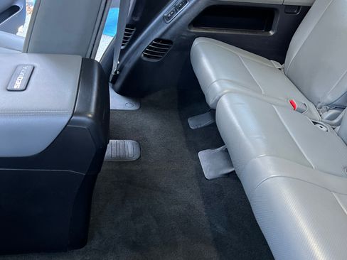 Used 2013 Toyota Sequoia Platinum image 19