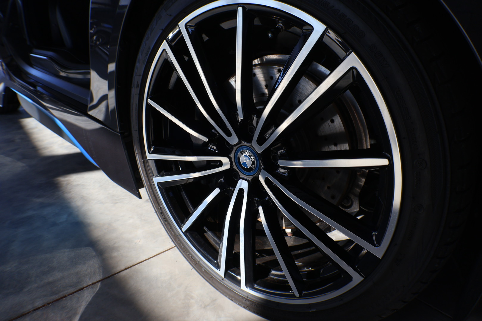 Used 2020 BMW i8 Coupe AWD/4WD image 21