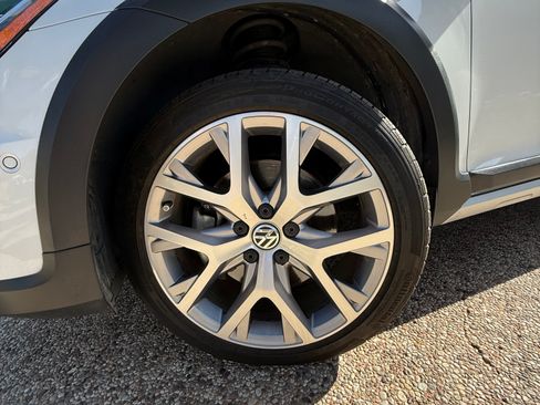 Used 2018 Volkswagen Golf Alltrack SEL image 17