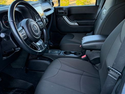 Used 2015 Jeep Wrangler Unlimited Sahara w/ Connectivity Group image 8