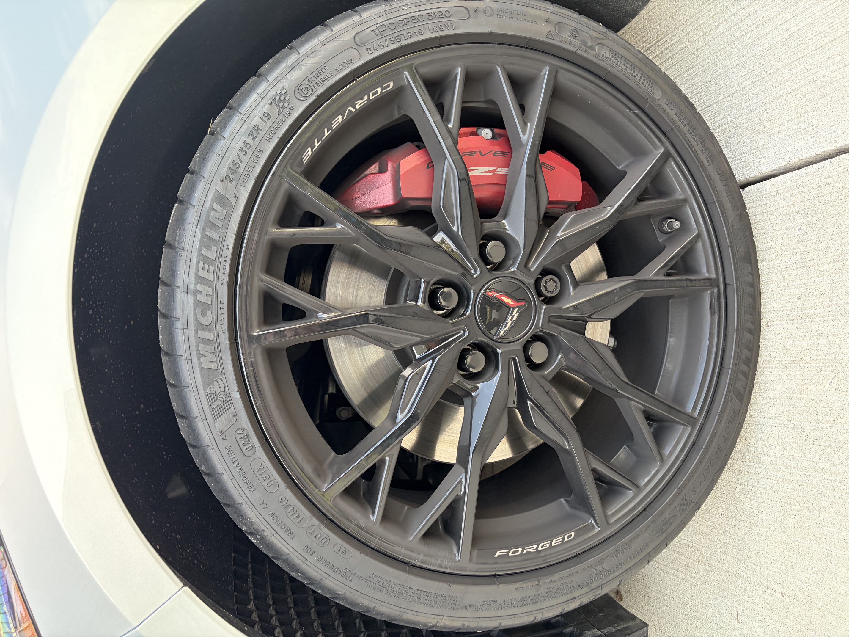 Used 2024 Chevrolet Corvette Stingray Coupe w/ Z51 Performance Package RWD image 2