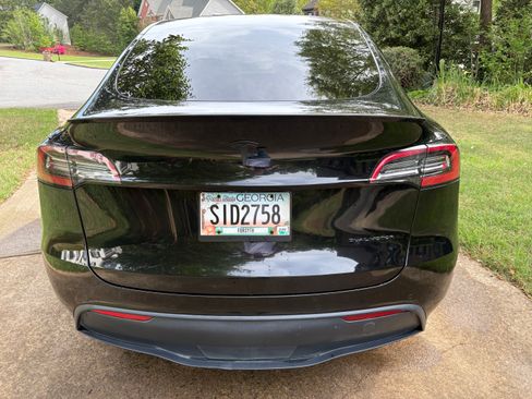 Used 2021 Tesla Model Y Long Range image 5