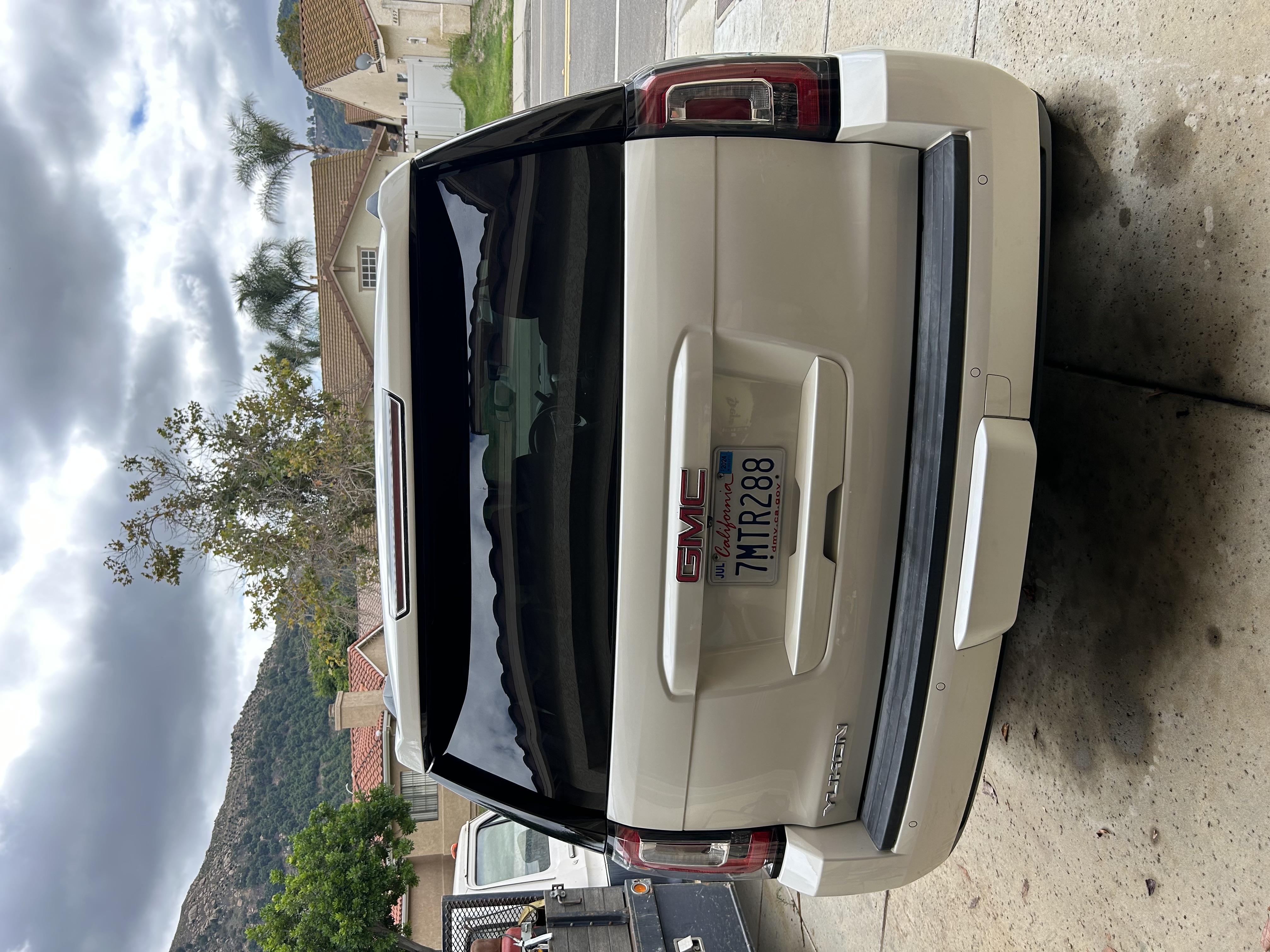 Used 2015 GMC Yukon SLT w/ Open Road Package RWD image 9