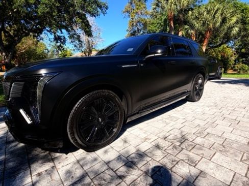 Used 2026 Cadillac Escalade IQL Luxury image 5