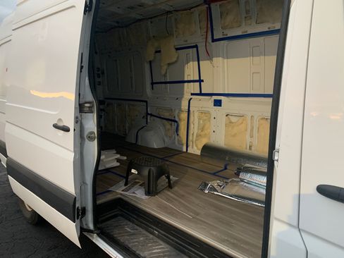 Used 2015 Mercedes-Benz Sprinter 2500 image 8