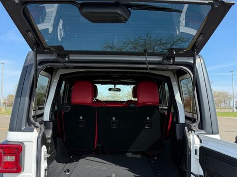 Used 2018 Jeep Wrangler Unlimited Sport S AWD/4WD image 8