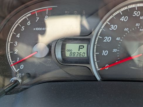 Used 2011 Toyota Sienna LE w/ Towing Pkg image 12