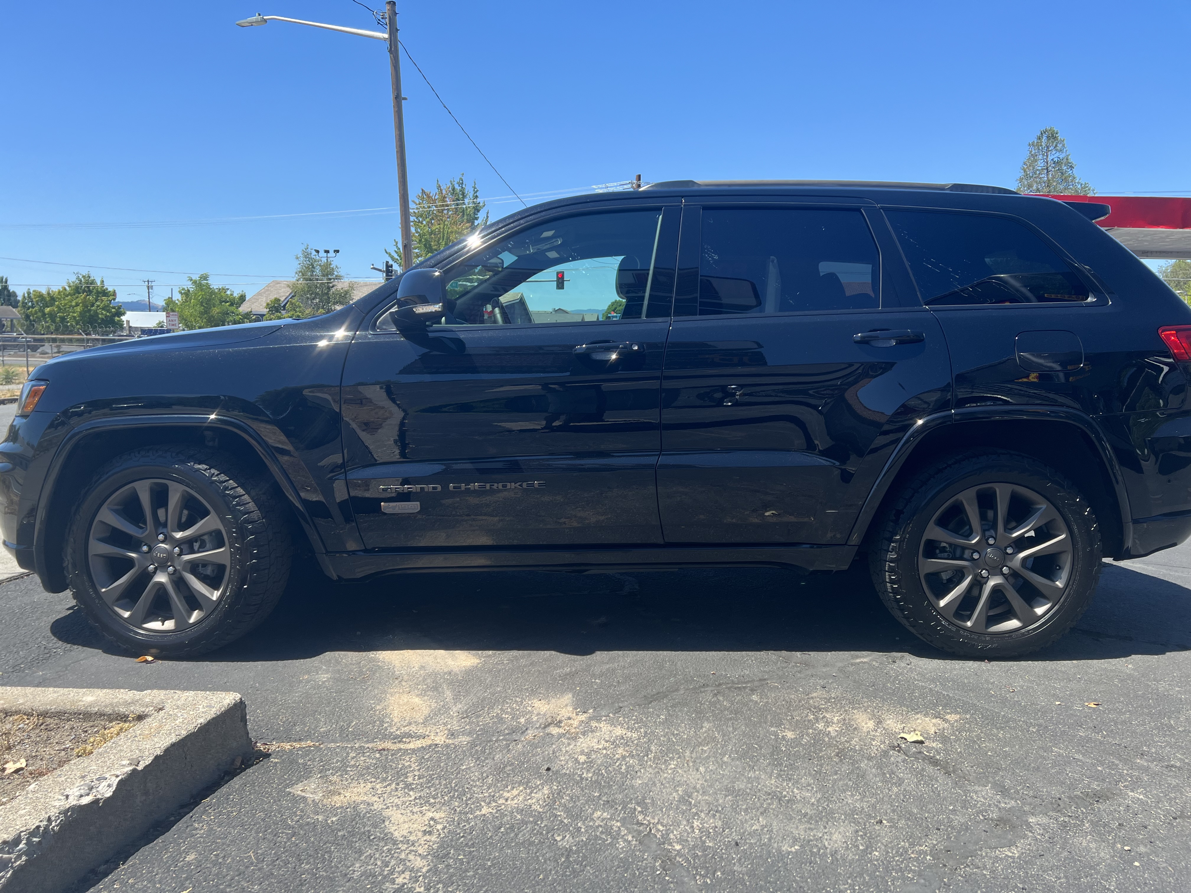 Used 2017 Jeep Grand Cherokee Limited 75th Anniversary AWD/4WD image 1