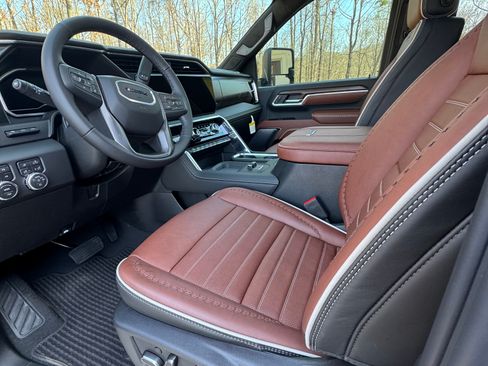 Used 2025 GMC Sierra 2500 Denali Ultimate image 12