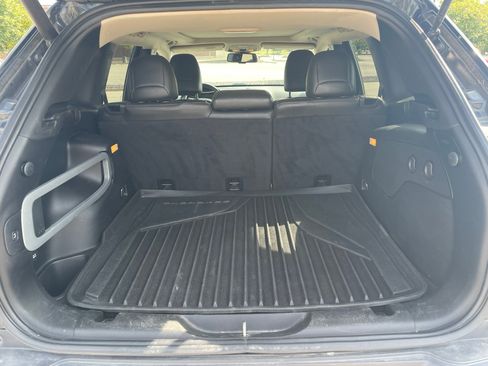 Used 2015 Jeep Cherokee Trailhawk w/ Comfort/Convenience Group AWD/4WD image 16