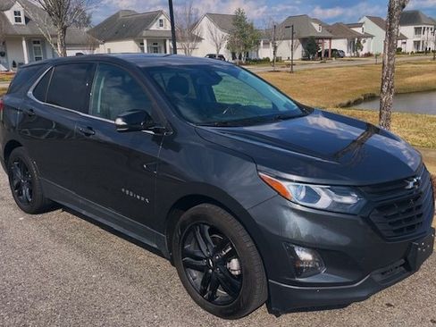 Used 2020 Chevrolet Equinox LT w/ Sport Edition image 2