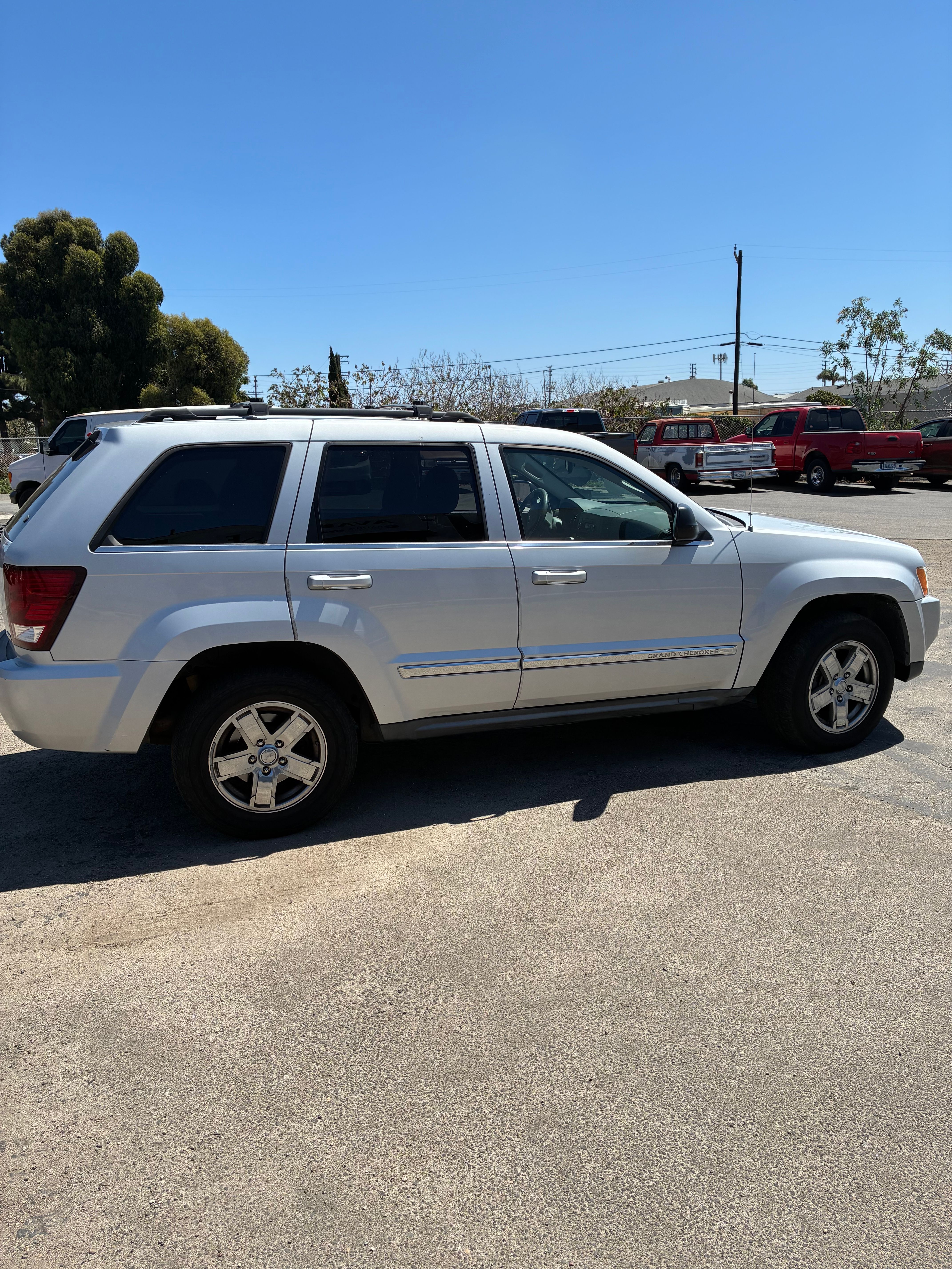 Used 2007 Jeep Grand Cherokee Limited w/ Trailer Tow Group IV RWD image 18