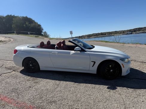 Used 2018 BMW 430i Convertible image 9