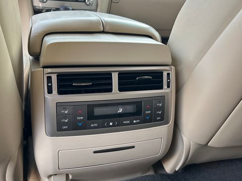 Used 2013 Lexus LX 570 4WD w/ Luxury Pkg image 19