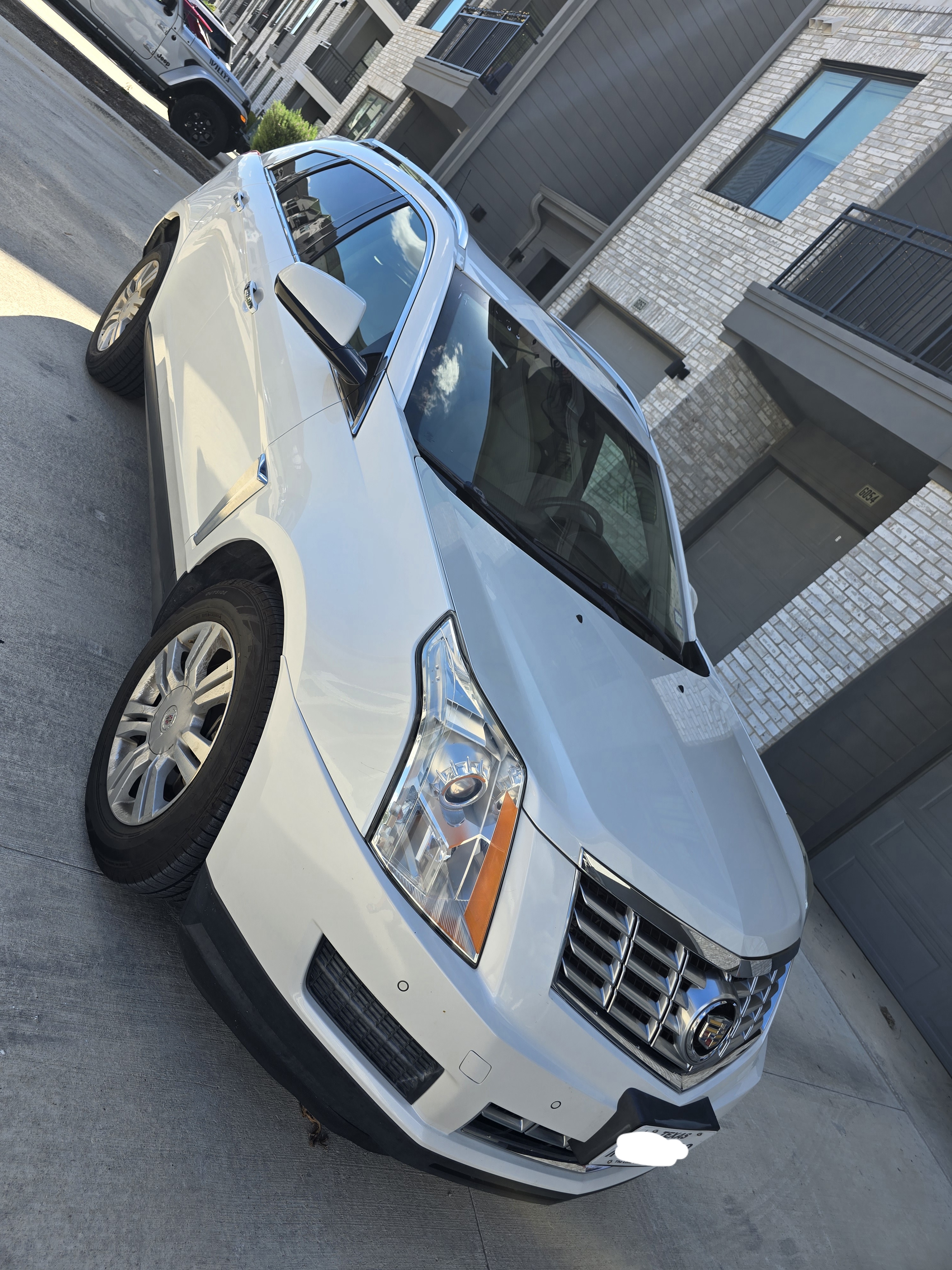 Used 2015 Cadillac SRX Luxury w/ Driver Awareness Package FWD image 9