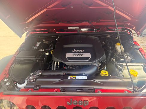 Used 2013 Jeep Wrangler Sport AWD/4WD image 5