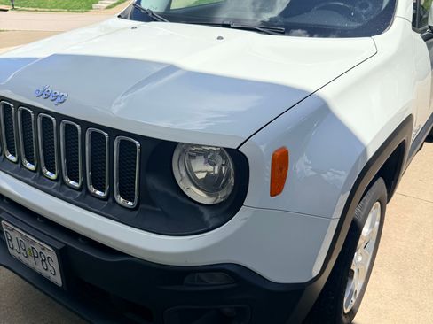 Used 2016 Jeep Renegade Latitude AWD/4WD image 2