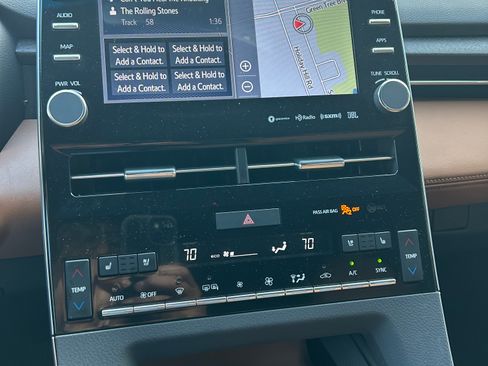 Used 2020 Toyota Avalon Limited image 16