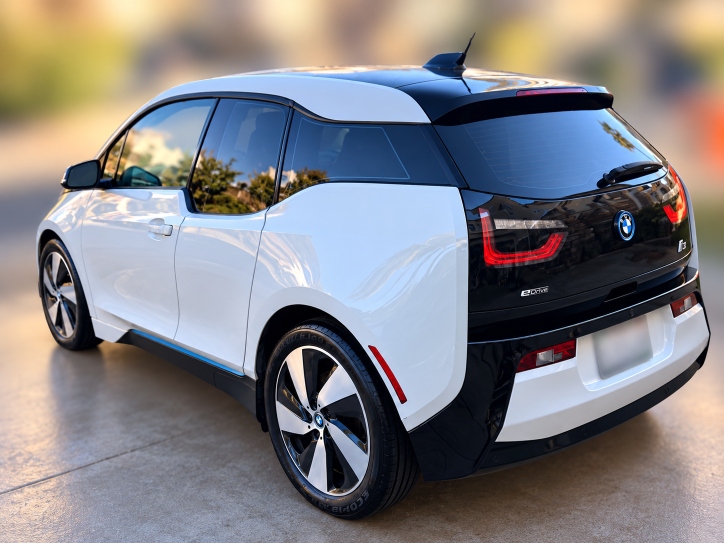 Used 2016 BMW i3 w/ Range Extender RWD image 12