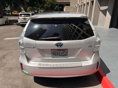 Used 2013 Toyota Prius V Five image 2