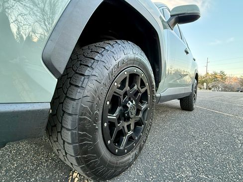 Used 2020 Toyota RAV4 XLE Premium image 12