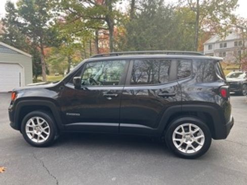 Used 2019 Jeep Renegade Latitude w/ Popular Equipment Group image 2