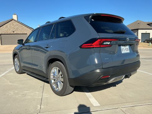 Used 2025 Toyota Grand Highlander AWD image 10