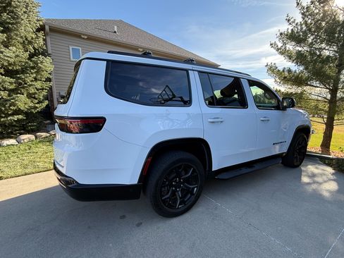 Used 2024 Jeep Wagoneer Series II w/ Convenience Group I image 2