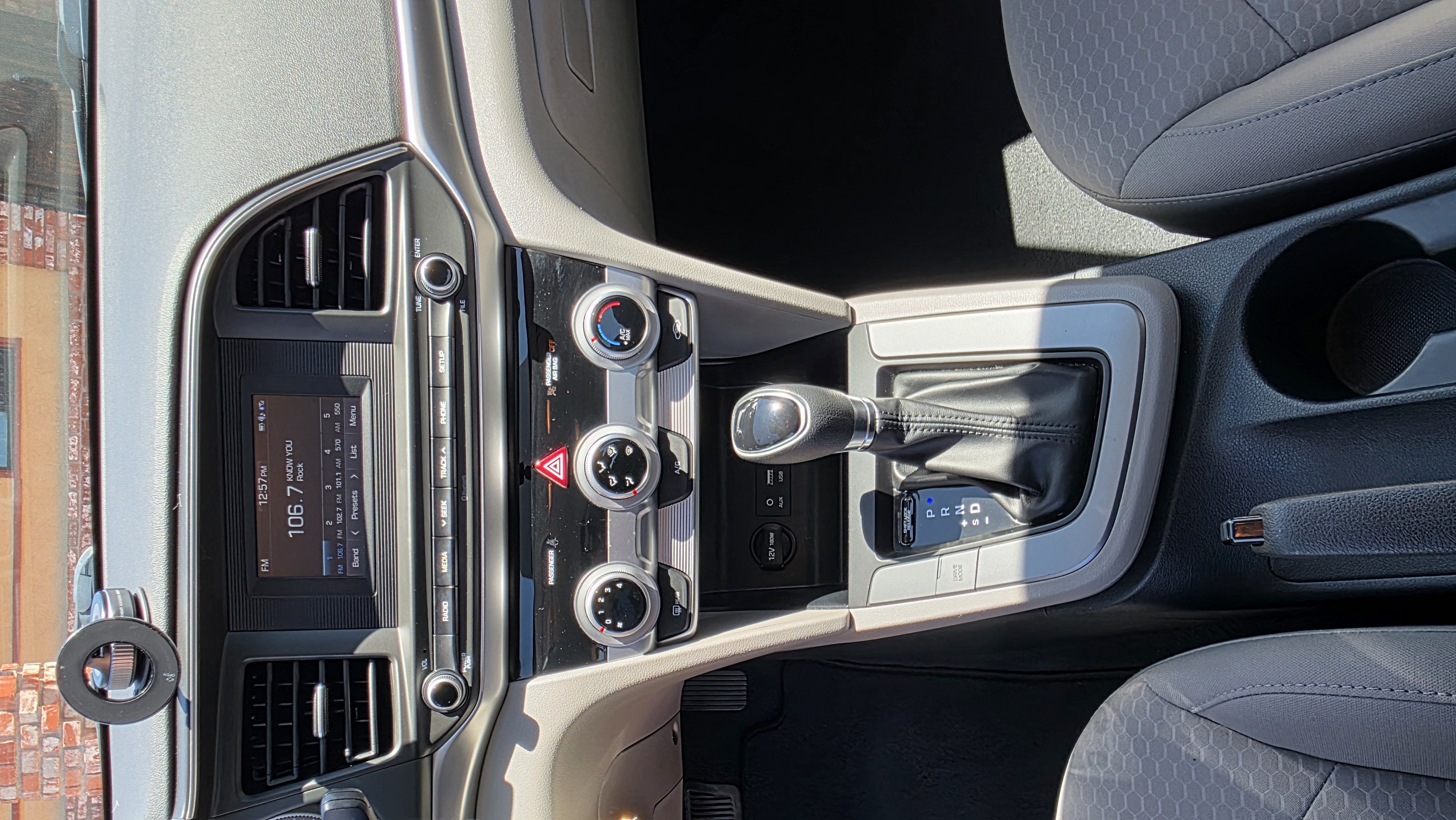 Used 2019 Hyundai Elantra SE FWD image 11