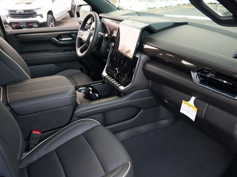 Used 2025 GMC Yukon Elevation w/ Elevation Premium Package image 2