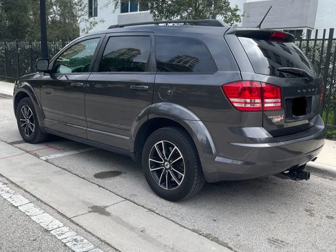 Used 2018 Dodge Journey SE w/ Blacktop Package image 2