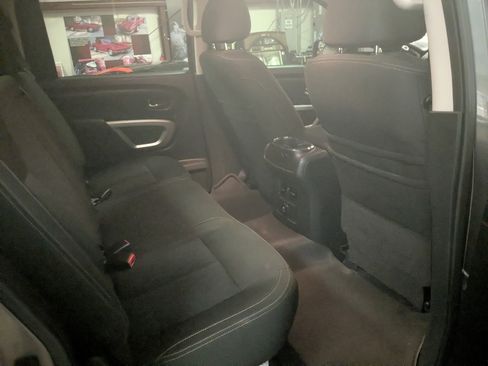 Used 2017 Nissan Titan SV RWD image 8